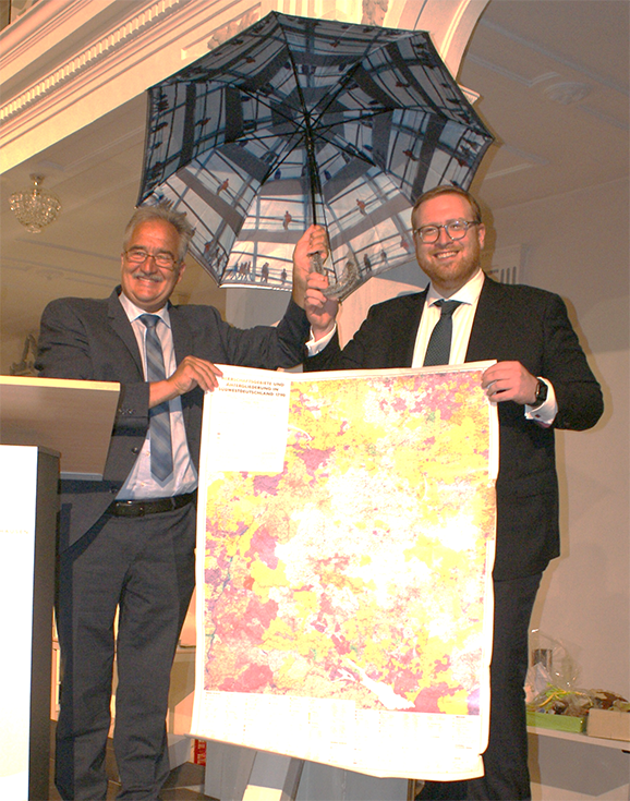 02 MdB Josef Rief gratulierte Bürgermeister Bür kle