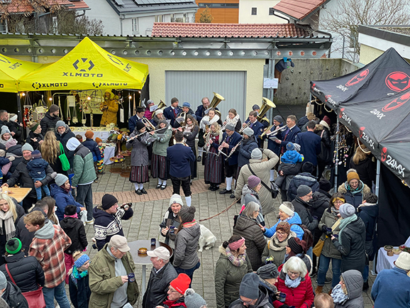 02bMusikverein sorgt für weihnachtliche Stimmung