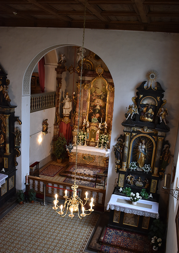 03B Kirche innen 1377