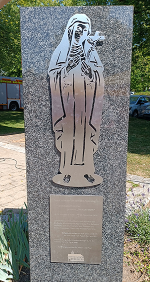 05 Stele