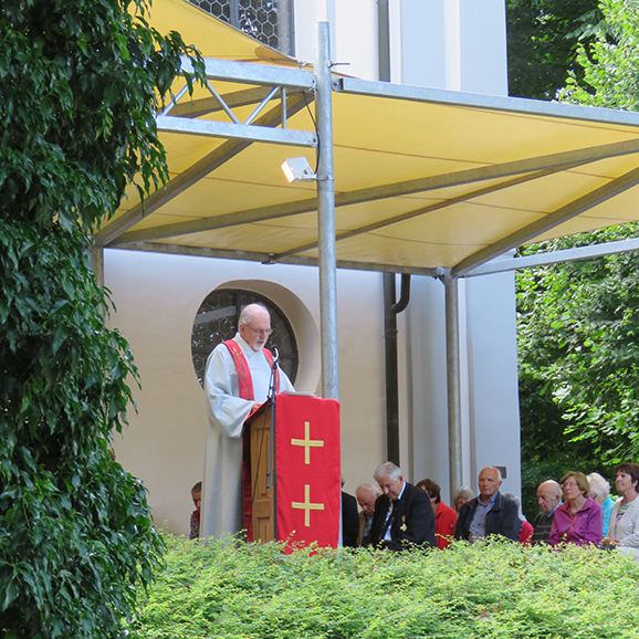 08Bergpredigt Monsignore Schmid