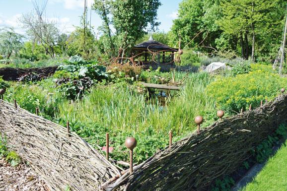 Kunstobjekete zieren die Gärten