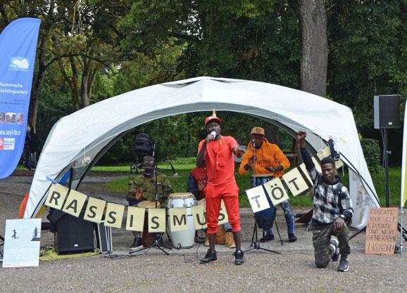 Am Ende der Kundgebung wird musiziert