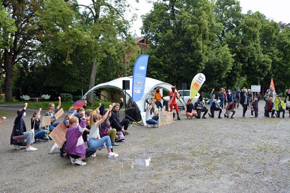 Solidarität mit der Antirassistischen Bewegung