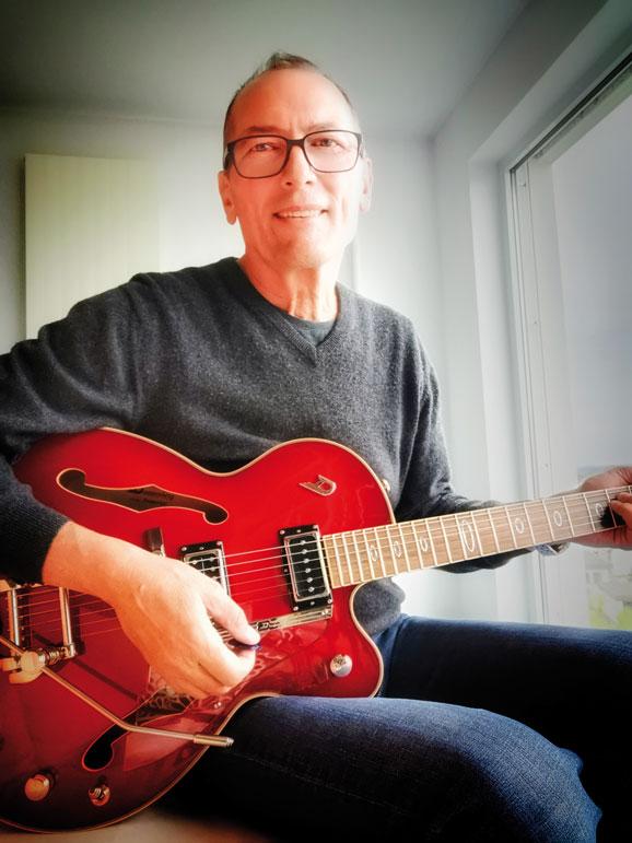 Dieter mit Gitarre