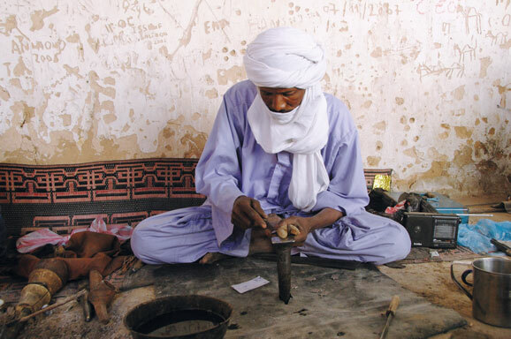 Silberschmied in Libyen Foto Reck