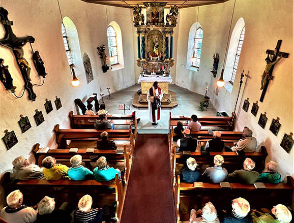 1 schmucke Kleinkirche