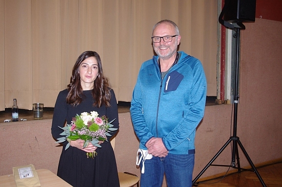 Im Bild Meşale Tolu mit Joachim Feßler BUS