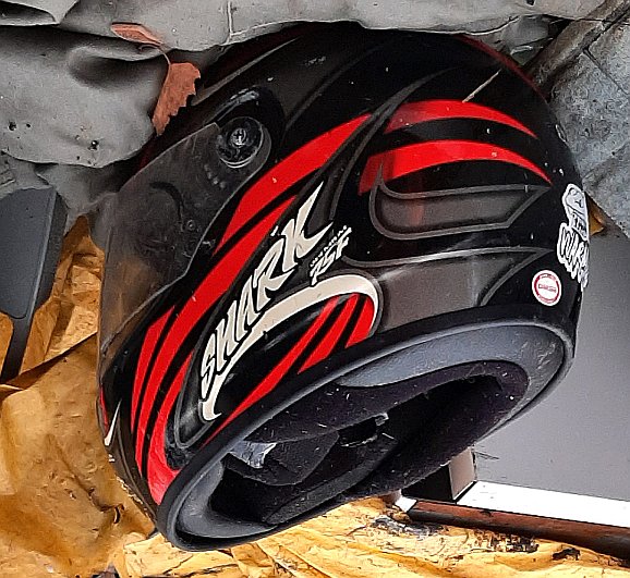 Helm Rot weiss