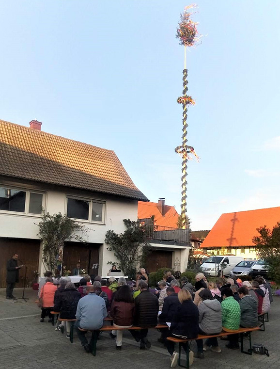05Osterhofen Maibaum