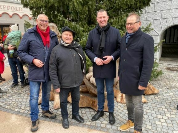 27Bildungsstiftung 20221224 Vorstand Bernhard Schultes Künstler Rene Auer OB Matthias Henne Vorstand Anton Sproll