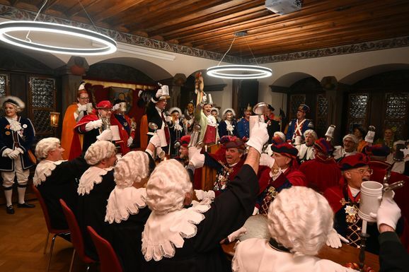 07Hoch lebe die neue Regierung