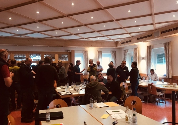 03Pausengespräche im Arbeitskreis Wald und Wasser Bildautor Prozessteam