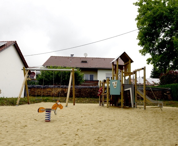 12Spielplatz Mennisweiler reduziert