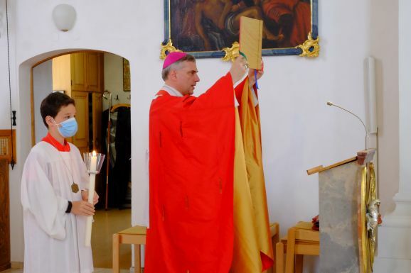 02 WB Karrer beschließt Evangelium