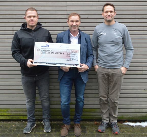 03Scheckübergabe1neu