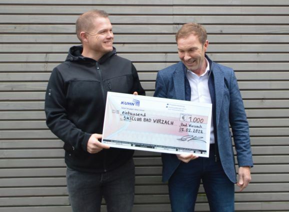 03Scheckübergabe3neu