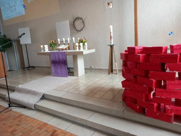 Altarraum mit Brunnen