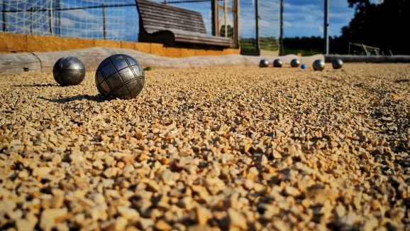 Pétanque Kugeln auf der Bahn Goldene Spirale