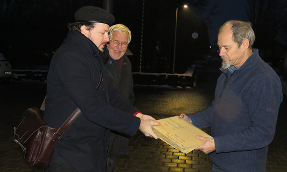 01Unters chriftenübergabe