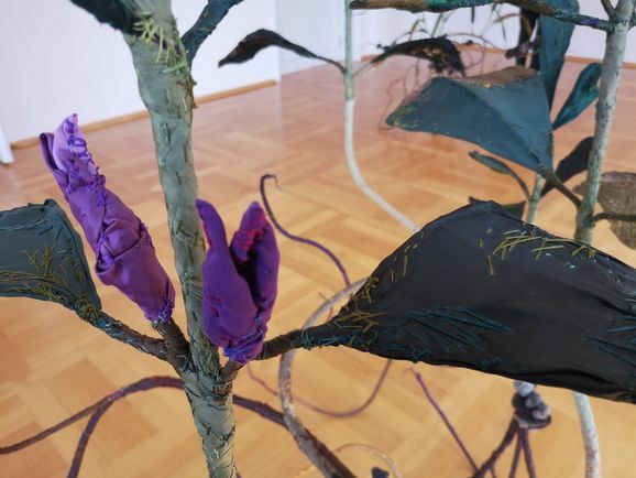05 Detailansicht einer Arbeit von Anne Carneinjpg