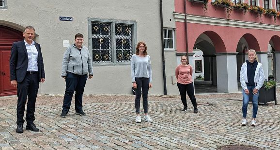 die neue gewählten Sprecher und Schriftfüherer des JGrtes mit OB Henle