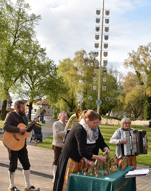07Mai Musik Baum