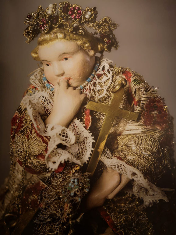 02 Das Jesulein in seinem kostbaren Kleid