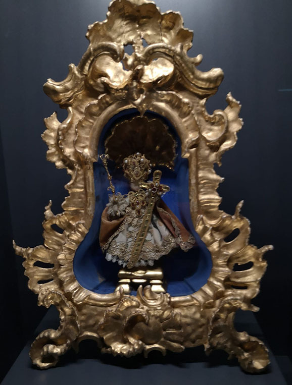 05 Ein Loretokindl in prächtigem Schrein