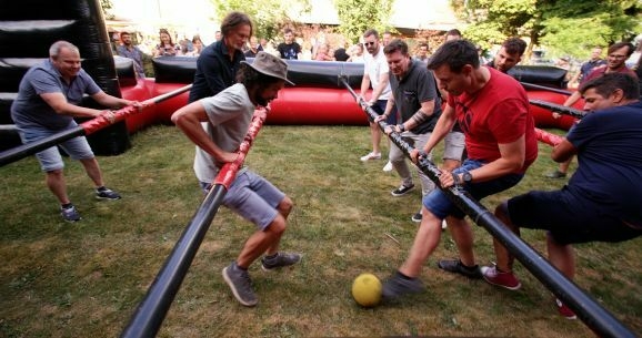 Beim XXL Kicker auf dem Mitarbeiterfest bei Rapunzel spielten die Mitarbjpg