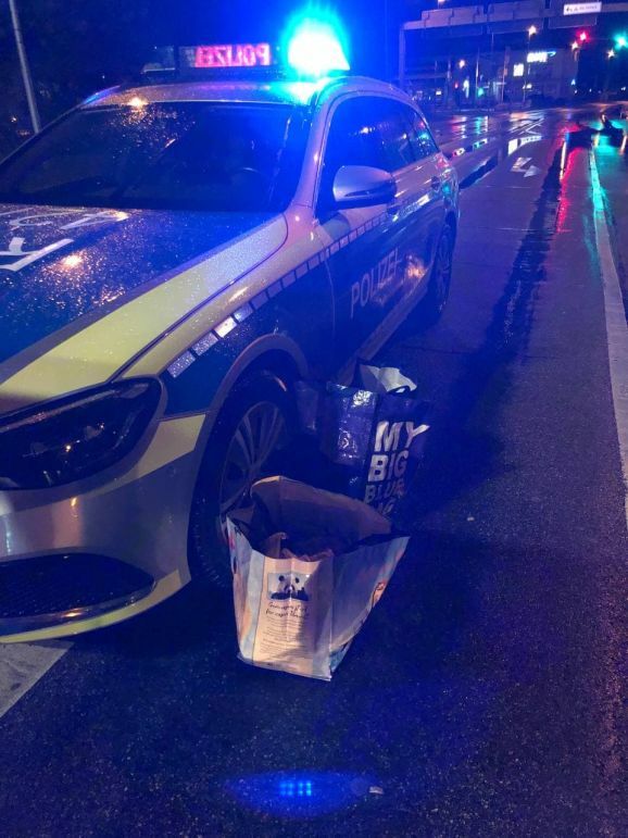 05Essen am Polizeiautoneu