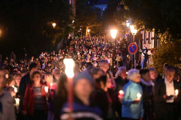 Tausende Pilgerinnen und Pilger nahmen an der Lichterprozession am Donnerstagabend teil