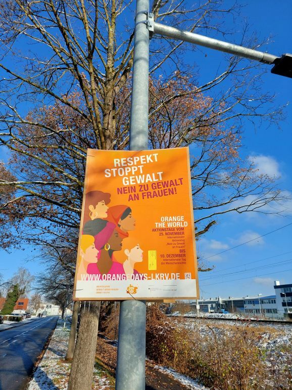 12Plakate Orange Foto KJR