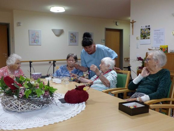 PM Stiftung Liebenau Ehrenamtliche im Haus St. Meinrad in Ravensburg Anleitung