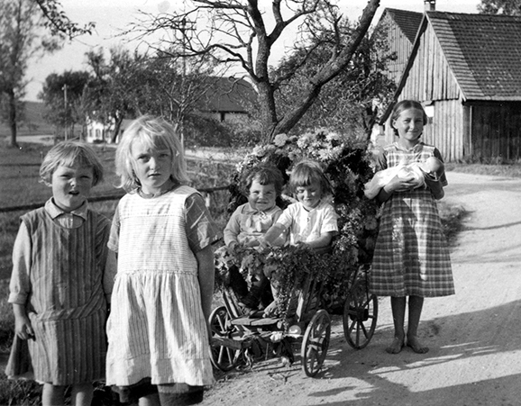 23 13 Erntedank Kinder 1935