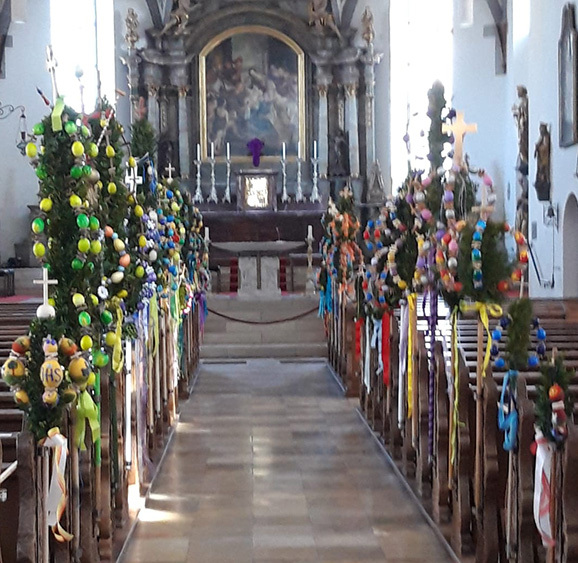 30Palmen in Pfarrkirche