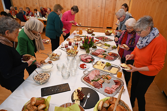 30Regreiches Frühstücksbuffet