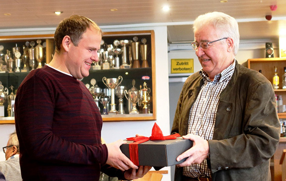 4Dankespräsent f.M. Covic von W. Schach re