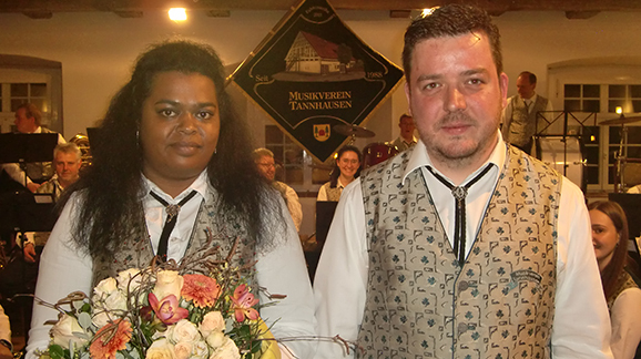 Dirigentin Vanessa Leuter und Vorsitzender Bernd Pfeiffer
